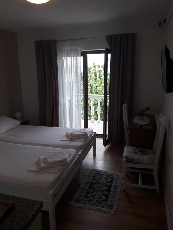 Roza Guest House เซนญ์ ภายนอก รูปภาพ